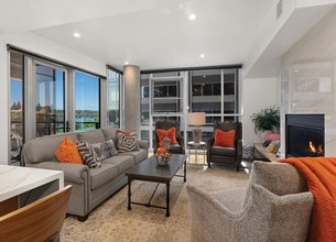 RIVER VIEW CORNER 1 BEDROOM!